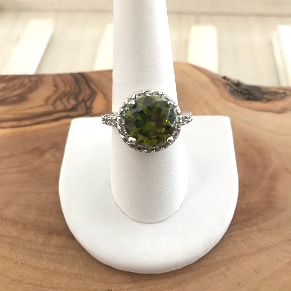 Cocktail Ring Solitaire Green Stone Silver Tone Size 9